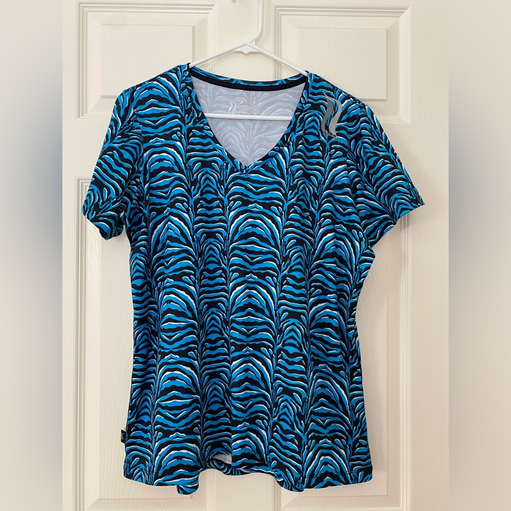 Short sleeve v-neck shirt